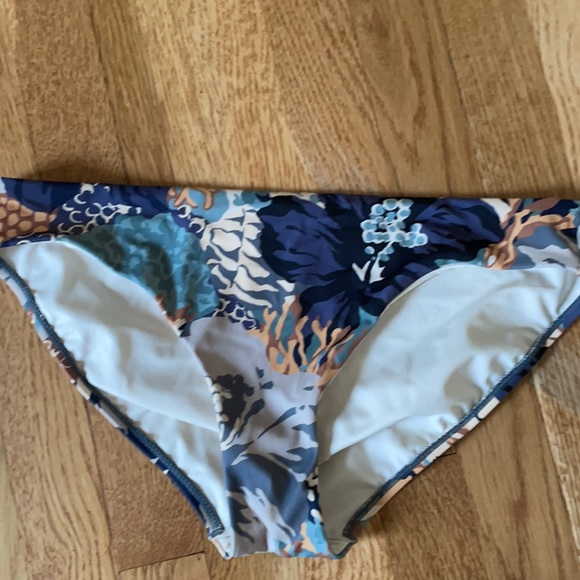 Athlete Bikini - Picture 4 of 5